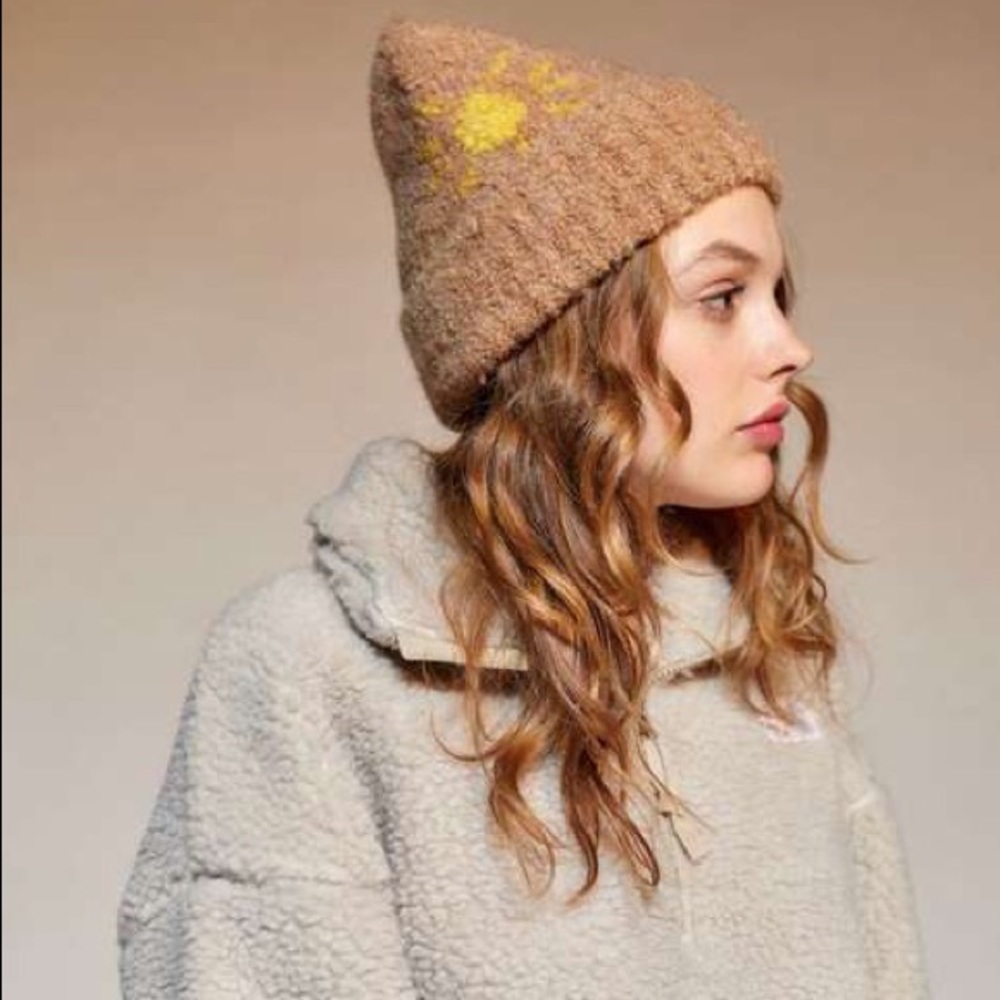 Uo-Emy Icon Beanie View 2